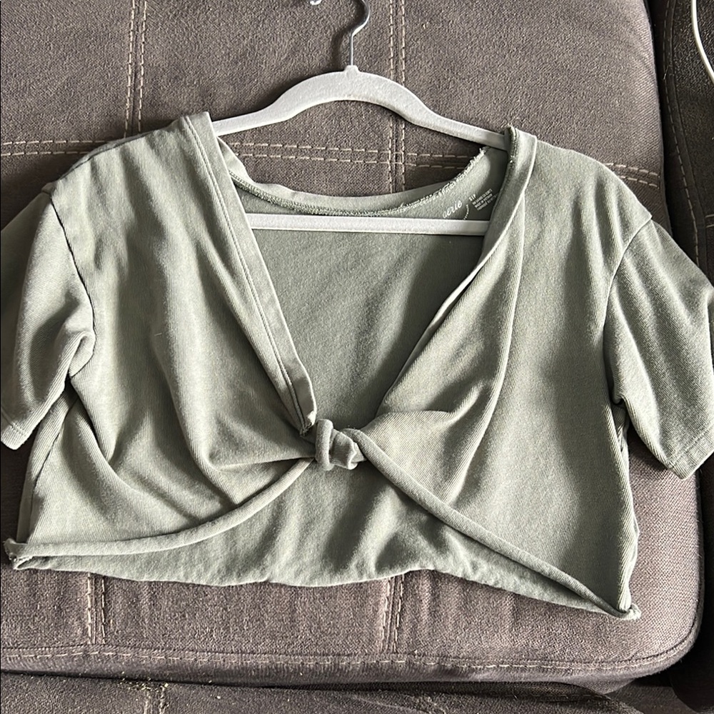 Women's Knotted Crop Top - Sage Green